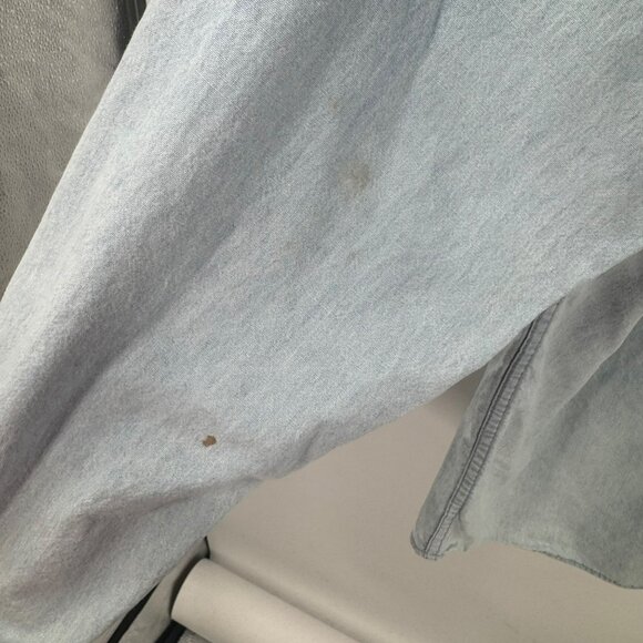 Warner Bros. Looney Tunes Classic Cartoons Blue Chambray Button-Up Shirt Size M - Picture 3 of 8